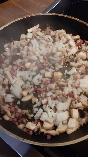 Ухае на Пълнено пиле българска рецепта, традиция лук