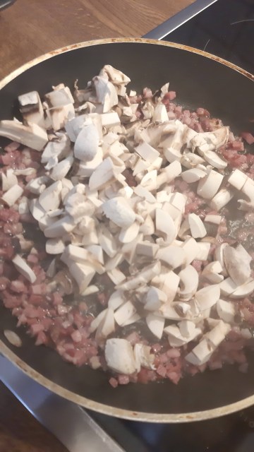 Ухае на Пълнено пиле българска рецепта, традиция гъби тиган