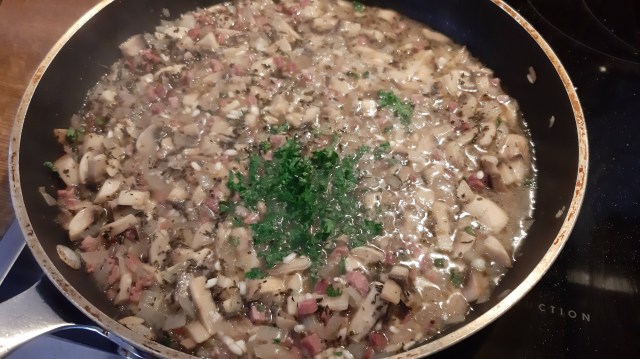 Ухае на Пълнено пиле българска рецепта, традиция