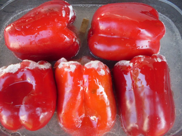 Ухае на ПЪЛНЕНИ ЧУШКИ - традиционна българска рецепта