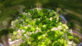 Пържене лук и чесън