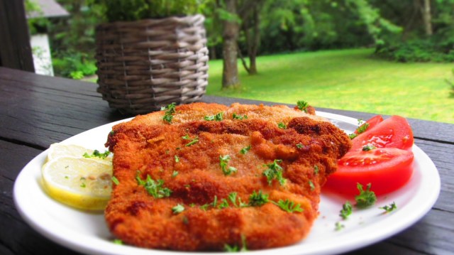 Ухае на ШНИЦЕЛ ПО ВИЕНСКИ - Виенски шницел рецепта