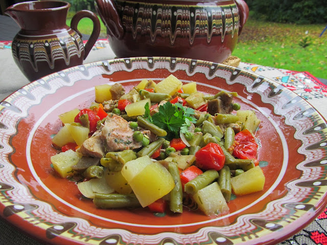 ГЮВЕЧ В ГЛИНЕНАТА ТЕНДЖЕРА рецепта Ухае на