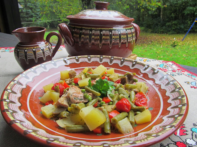 ГЮВЕЧ В ГЛИНЕНАТА ТЕНДЖЕРА рецепта Ухае на