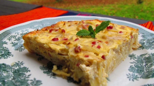 ZWIEBELKUCHEN ИЛИ ЛУЧНИК