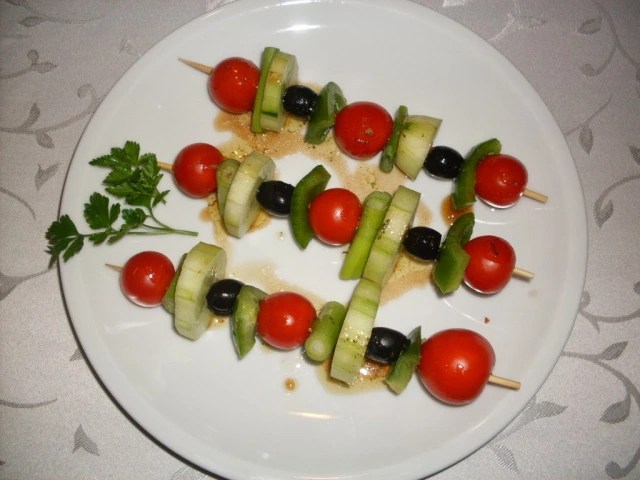 САЛАТЕНИ ШИШЧЕТА