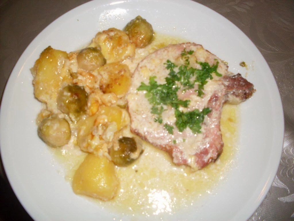 БРЮКСЕЛСКО ЗЕЛЕ С ПУШЕНИ КОТЛЕТИ – Kasseler-Rosenkohl-Auflauf