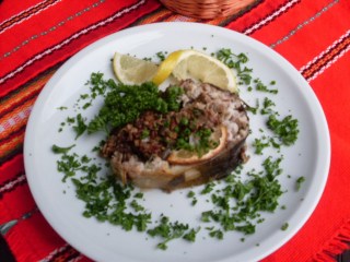 Ухае на рецепта за ПЪЛНЕН ШАРАН С ЛУК И ОРЕХИ - Никулден