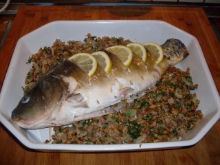 Ухае на рецепта за ПЪЛНЕН ШАРАН С ЛУК И ОРЕХИ - Никулден