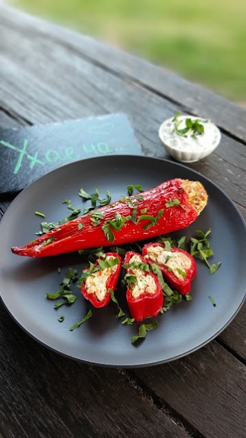 ПЪЛНЕНИ ЧУШКИ С ЯЙЦА И СИРЕНЕ - пълнени пиперки рецепта