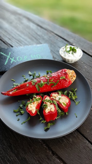 ПЪЛНЕНИ ЧУШКИ С ЯЙЦА И СИРЕНЕ - пълнени пиперки рецепта