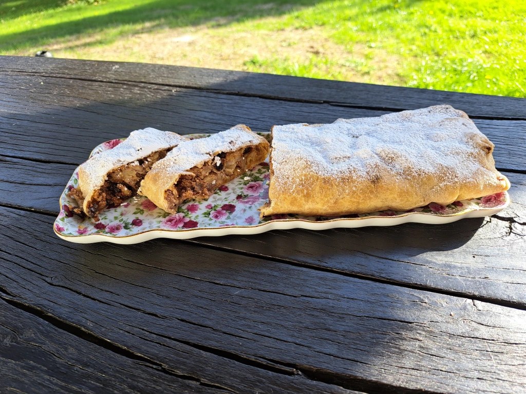 Виенски ябълков щрудел