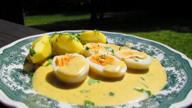 ЯЙЦА СЪС СОС С&nbsp;ГОРЧИЦА