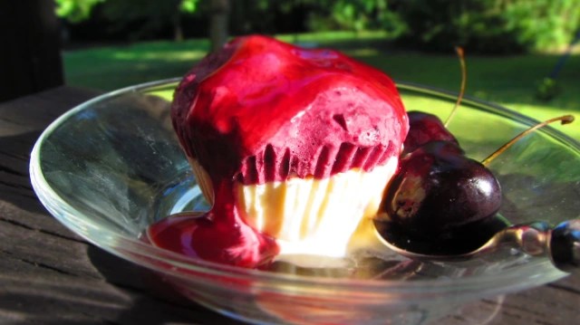 СЛАДОЛЕДЕНИ МЪФИНИ С&nbsp;ЧЕРЕШИ