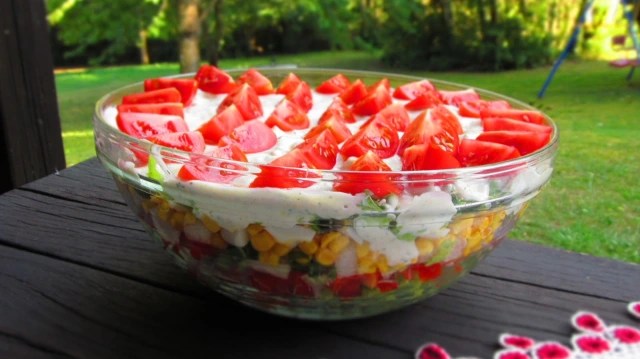 САЛАТА НА ПЛАСТОВЕ