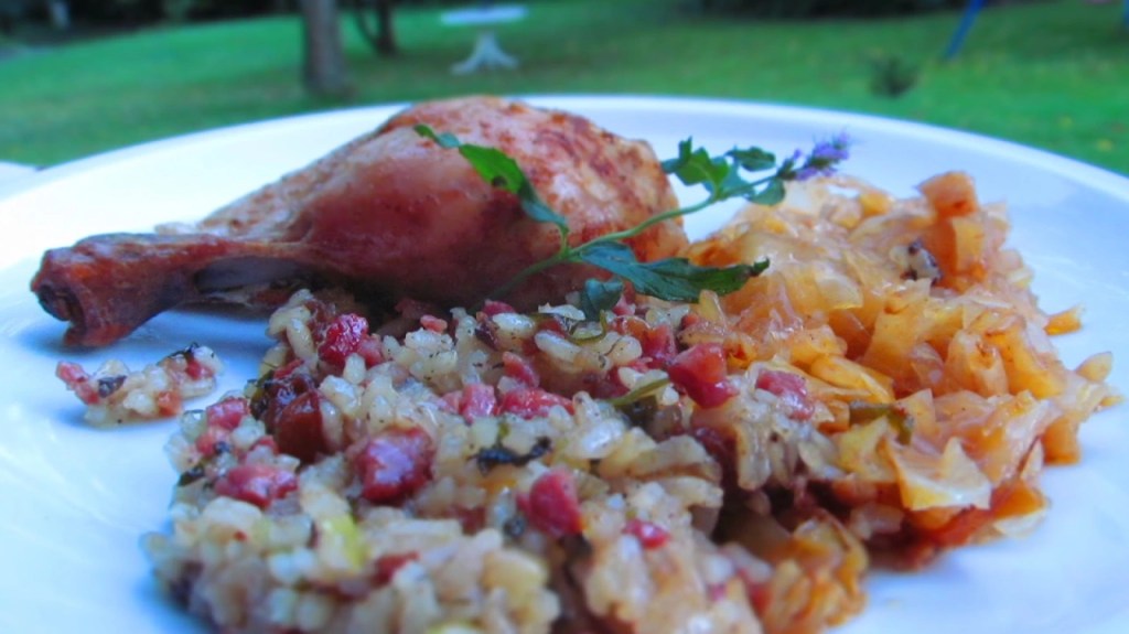 ПЪЛНЕНО ПЕЧЕНО ПИЛЕ С КИСЕЛО ЗЕЛЕ В&nbsp;ПЛИК