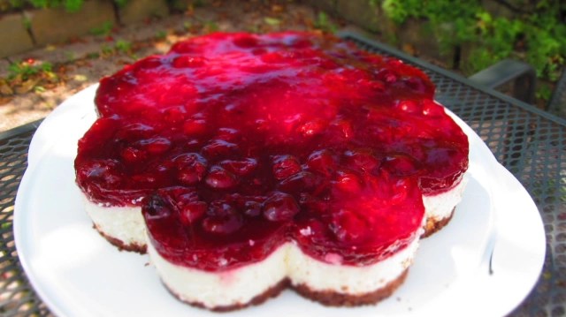 ЧИЙЗКЕЙК С КИСЕЛ ОТ ЧЕРЕШИ И БЛАТ ОТ&nbsp;СУХАРИ