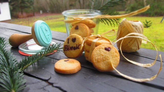 БИСКВИТКИТЕ С ПЕЧАТ