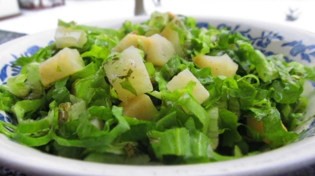 САЛАТА С ЦЕЛИНА И&nbsp;ЕНДИВИЯ