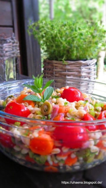 САЛАТА ОТ ЖИТО СЪС ЗЕЛЕНЧУЦИ, ДЖОДЖЕН И&nbsp;МАГДАНОЗ