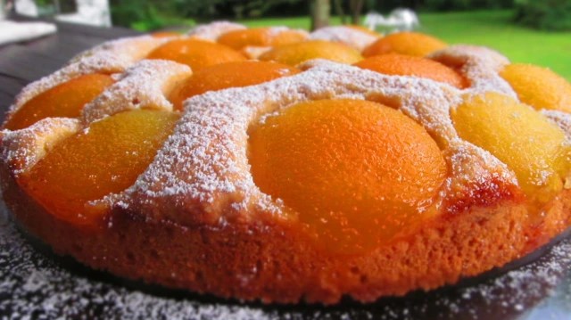 БЪРЗ СЛАДКИШ С ПОТЪНАЛИ КАЙСИИ И БРАШНО ОТ&nbsp;СПЕЛТА