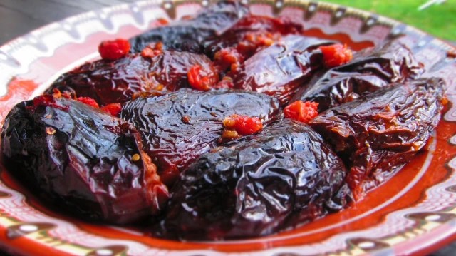 ПЪЛНЕНИ СУШЕНИ ЧУШКИ С ОРИЗ И&nbsp;ОРЕХИ