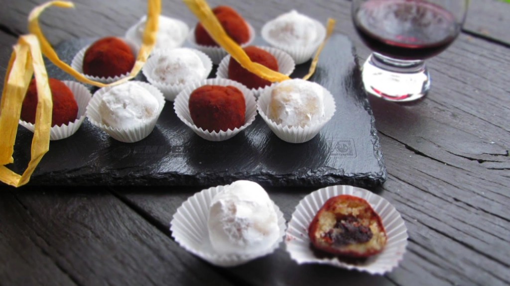 ВКУСНИ И ЛЕСНИ БОНБОНИ С ПОРТВАЙН, МАРЦИПАН И СУШЕНИ СИНИ&nbsp;СЛИВИ