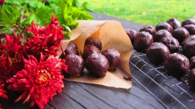 ФЪСТЪЧЕНИ ТРЮФЕЛИ С БИСКВИТИ&nbsp;SPEKULATIUS