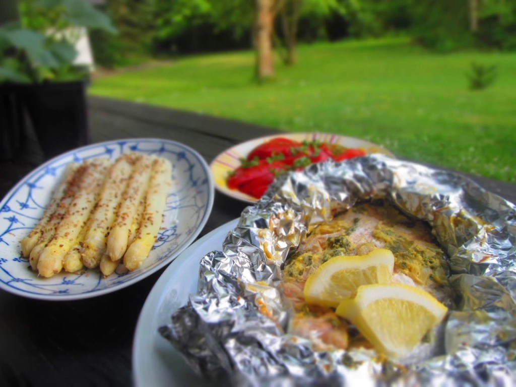 КОТЛЕТ ОТ СЬОМГА ВЪВ ФОЛИО И АСПЕРЖИ ЗА ГАРНИТУРА – ЗОНОВА&nbsp;ВЕЧЕРЯ