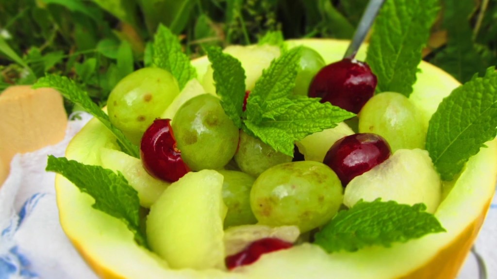 ЦВЕТНА САЛАТА С ПЪПЕШ ЗА ГОРЕЩИ&nbsp;ДНИ