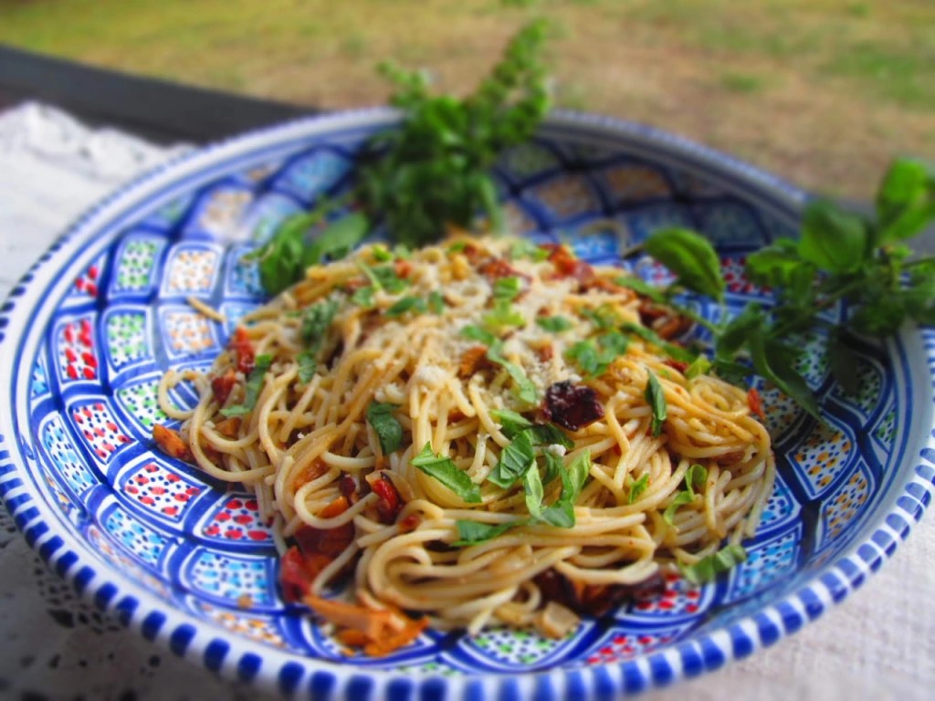 ВКУСНИ СПАГЕТИ С ГЪБИ ПАЧИ КРАК И СУШЕНИ&nbsp;ДОМАТИ