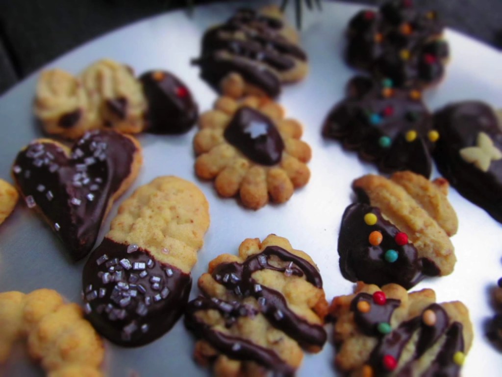 БАДЕМОВИ МАСЛЕНКИ С&nbsp;ШПРИЦ-ПРЕСА