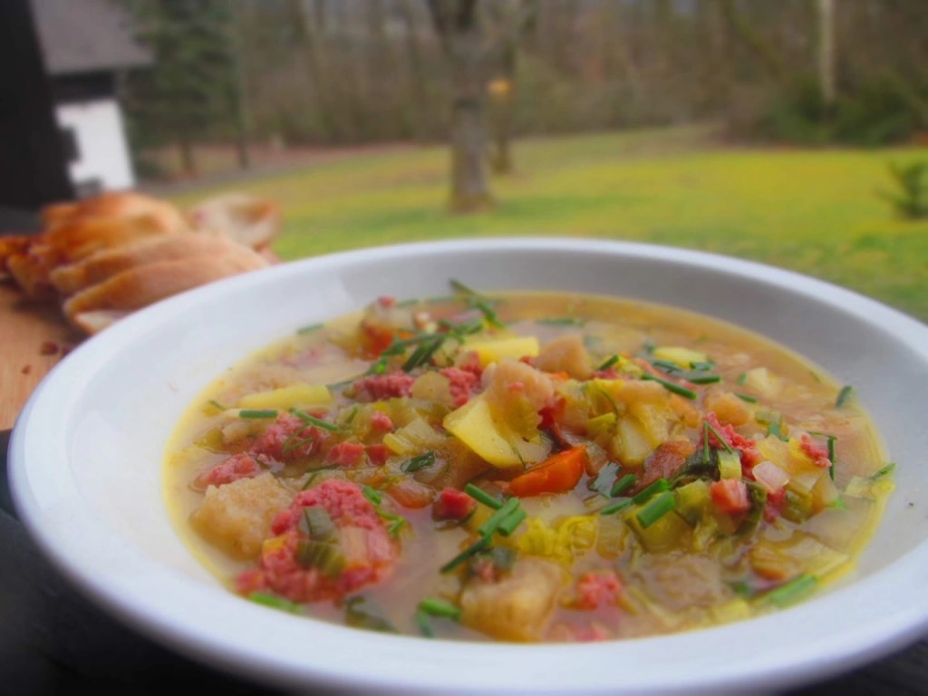 ЛЮКСЕМБУРГСКА СУПА С КАРТОФИ, БЕКОН И МЕТВУРСТ или Luxemburger Kartoffeleintopf mit Speck und&nbsp;Mettenden