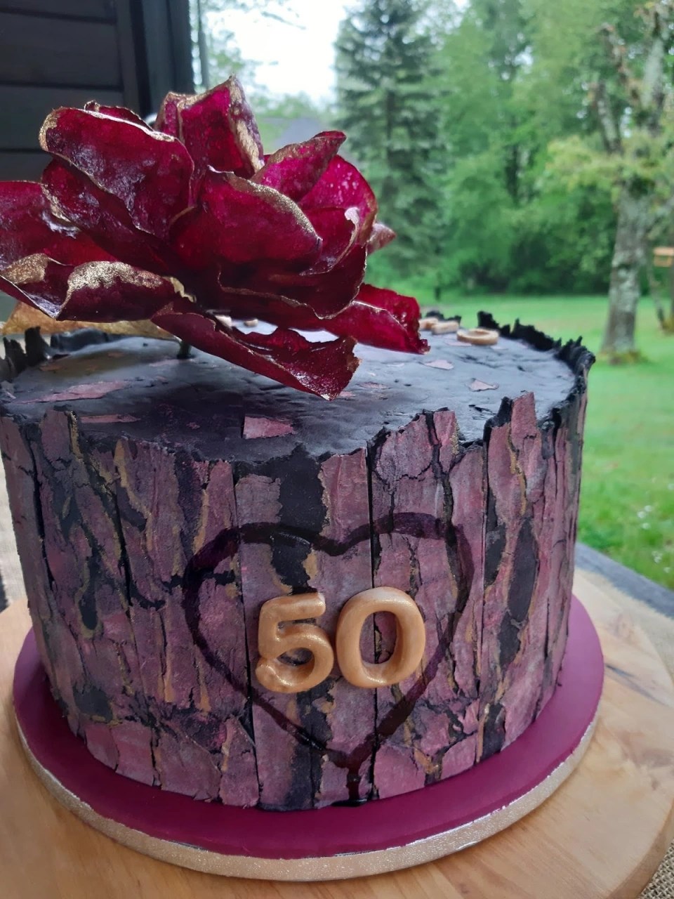 ТОРТА С ФОНДАН, ЦВЕТЕ И ВКУСЕН&nbsp;КРЕМ