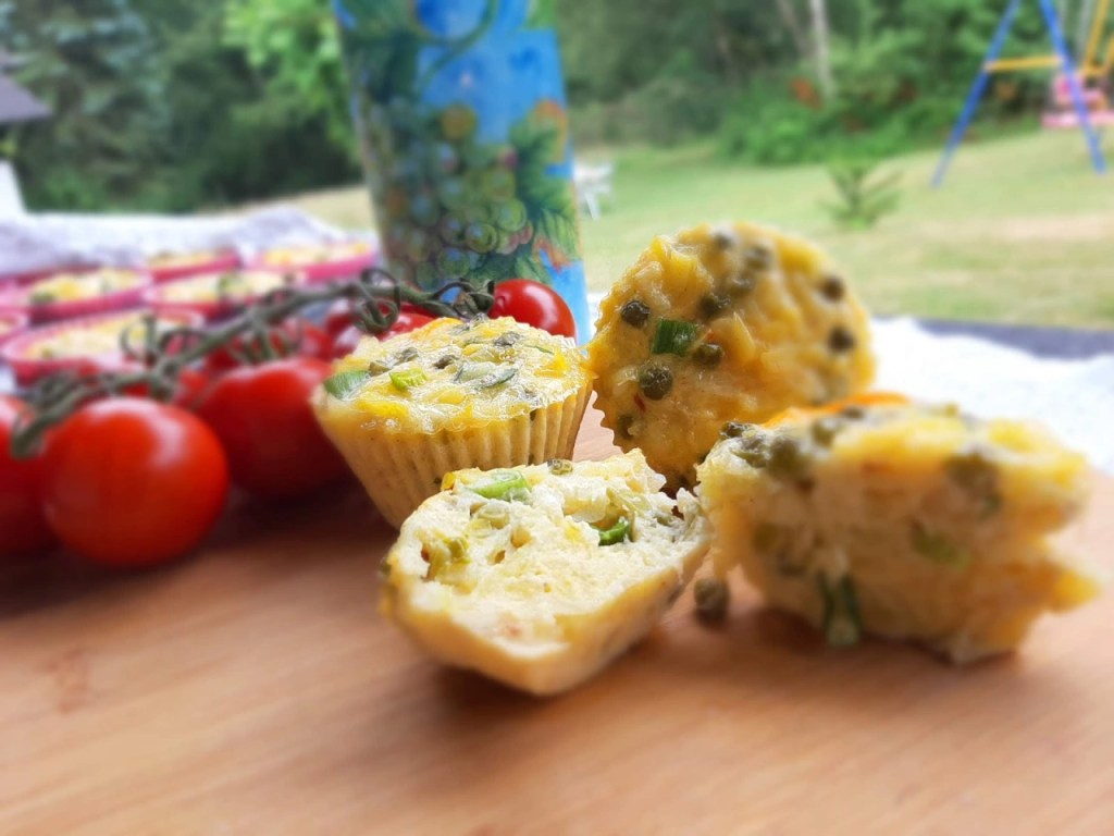 КАРТОФЕНИ МЪФИНИ СЪС ЗЕЛЕНЧУЦИ И&nbsp;КАШКАВАЛ
