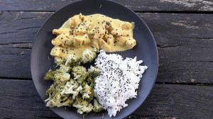 ПИЛЕШКИ ГЪРДИ С КЪРИ СОС С ЯБЪЛКИ И&nbsp;ДЖИДНДЖИФИЛ