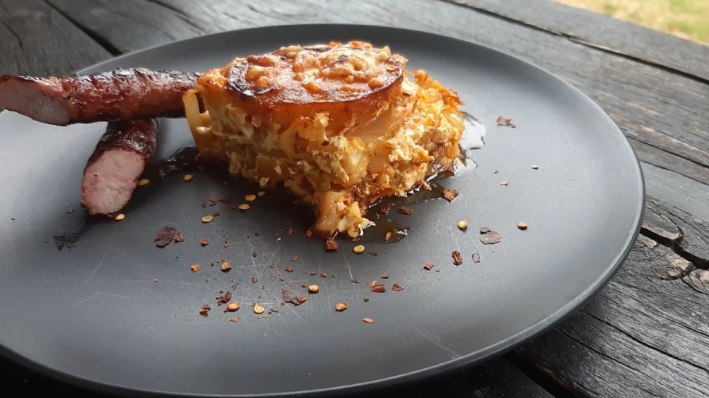 БЕЗМЕСНА МУСАКА С КИСЕЛО ЗЕЛЕ, КАРТОФИ И&nbsp;КАШКАВАЛ