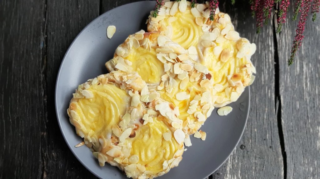 СЛАДКИ БРЕЦЕЛИ С КРЕМ ИЛИ&nbsp;Puddingbrezel