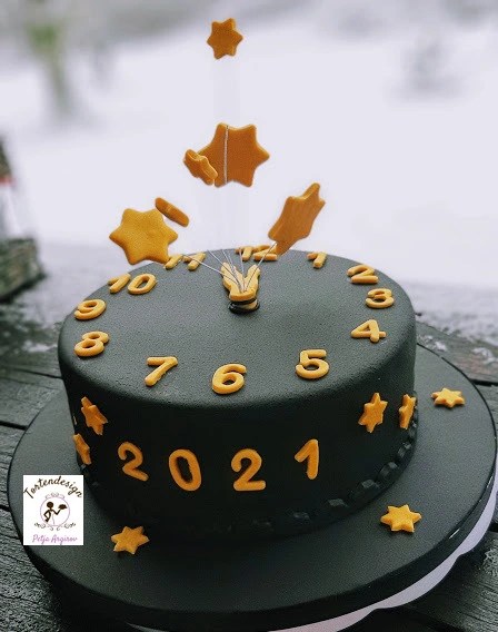 ОНЛАЙН УРОК – ПЪРВИ СТЪПКИ В ПОКРИВАНЕТО НА ТОРТА С&nbsp;ФОНДАН