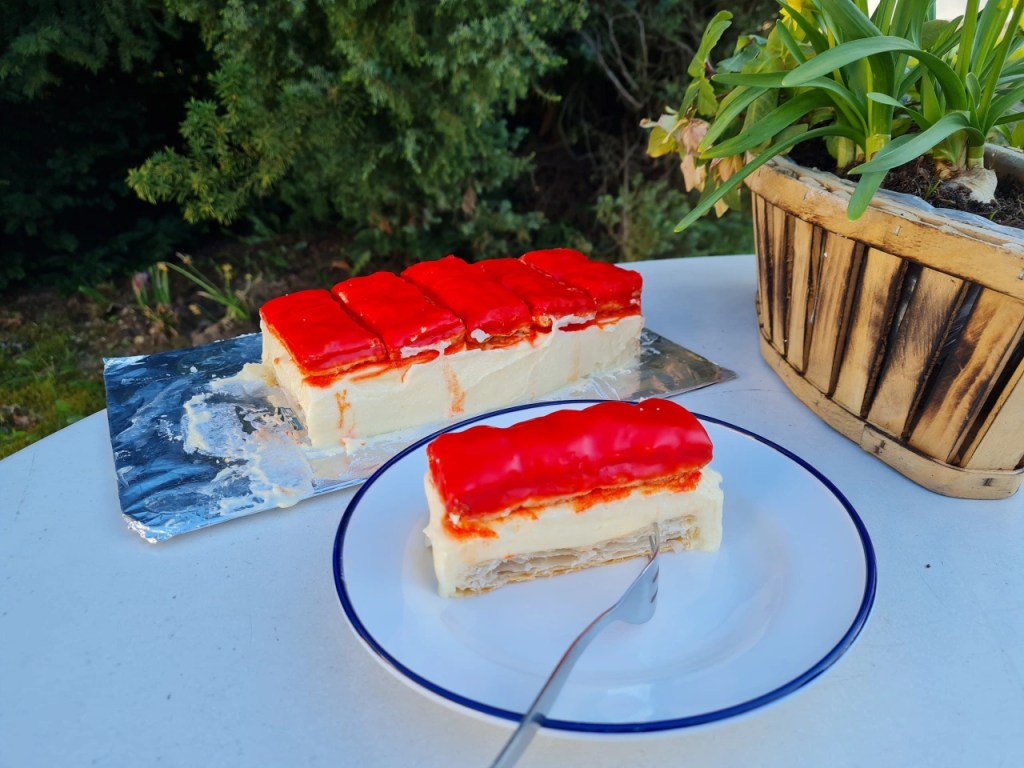 TOMPOUCE ХОЛАНДСКИ ОРАНЖЕВ СЛАДКИШ ЗА ДЕНЯ НА&nbsp;КРАЛЯ