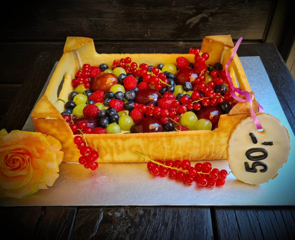 СЛАДКИШ ИЛИ ТОРТА "ЩАЙГА С ПЛОДОВЕ" Gebackene&nbsp;Obstkiste