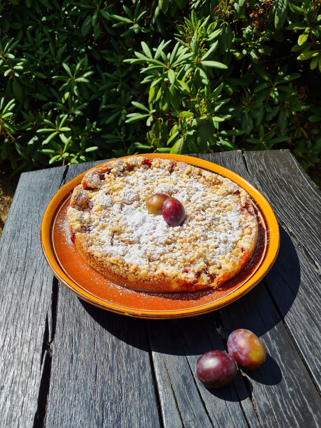 Pflaumenkuchen mit Krokantstreusel Сладкиш със сини сливи и трохички с&nbsp;крокант