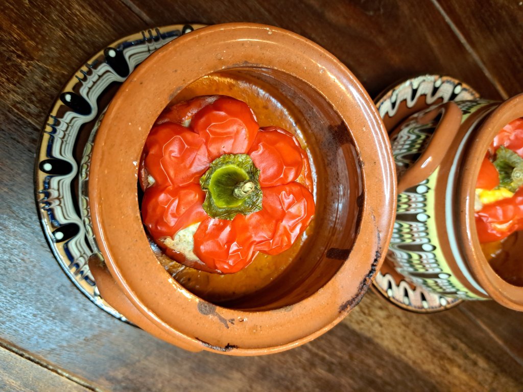 Едни различни пълнени чушки Paprika mit Hackfleisch-Reis-Füllung