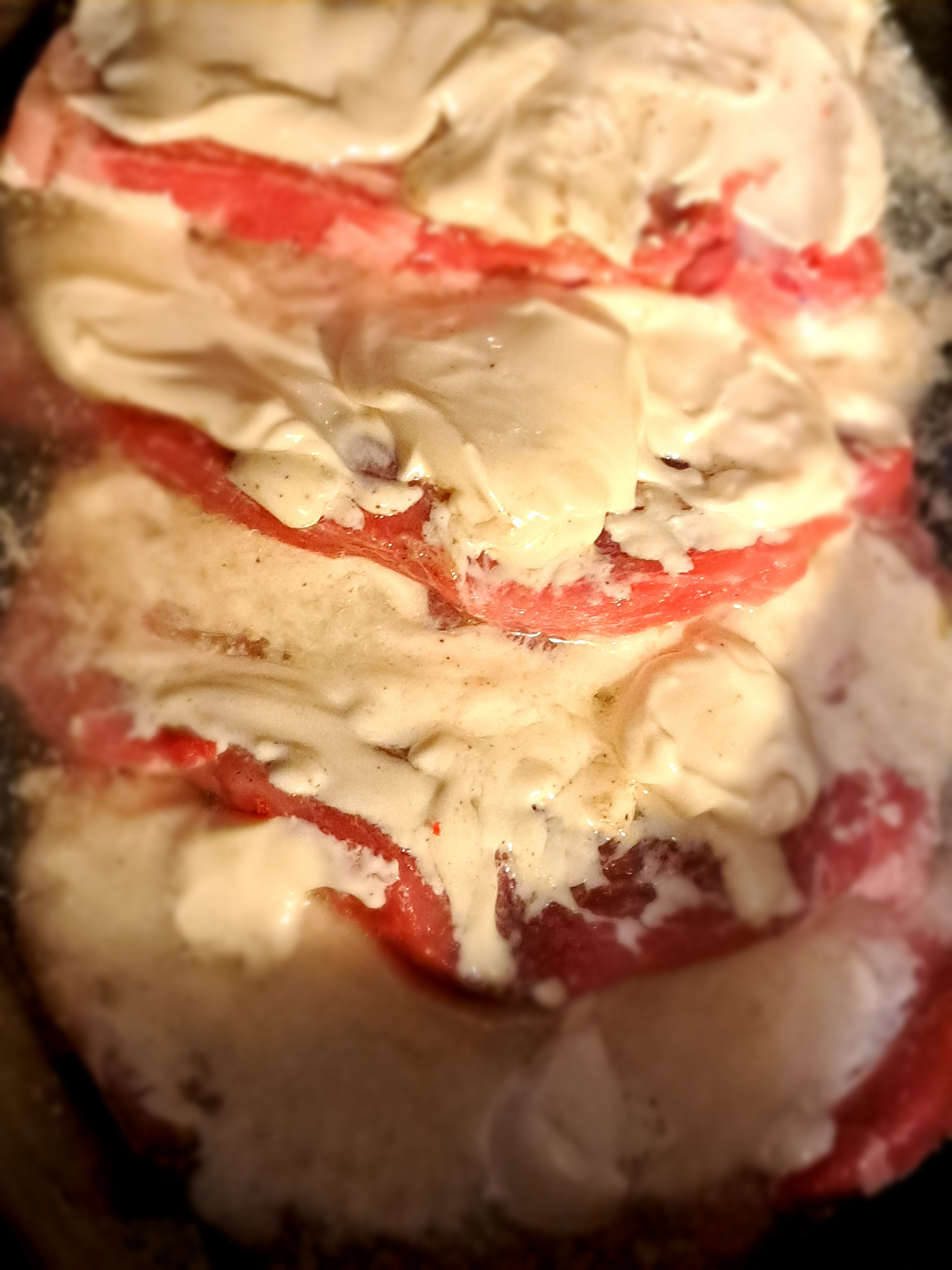 Чеснови свински пържоли с топено сирене