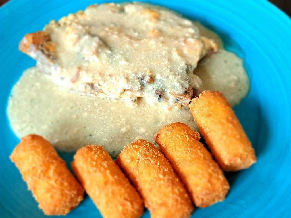 Чеснови свински пържоли с топено&nbsp;сирене