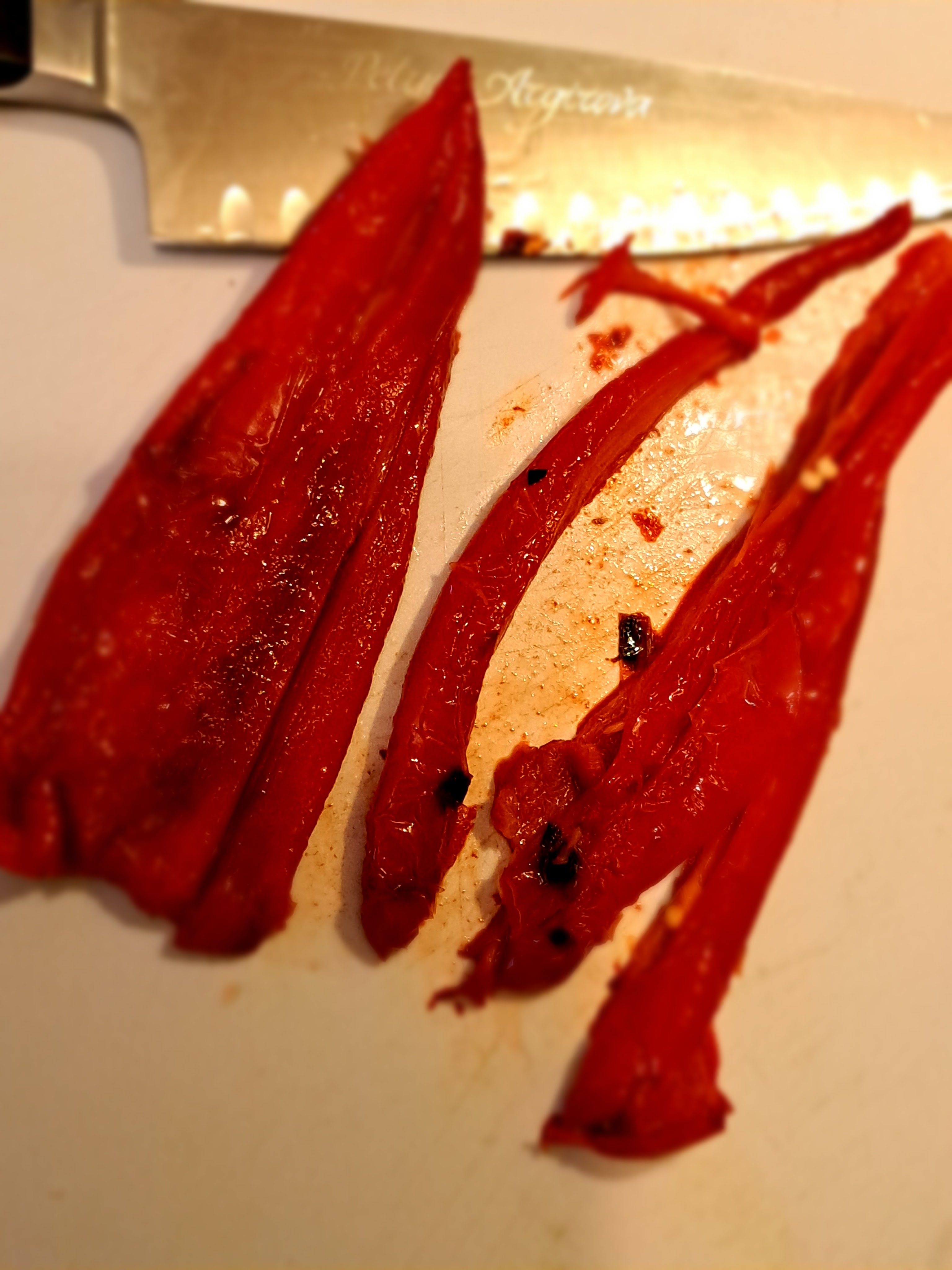 Салата пържени червени чушки