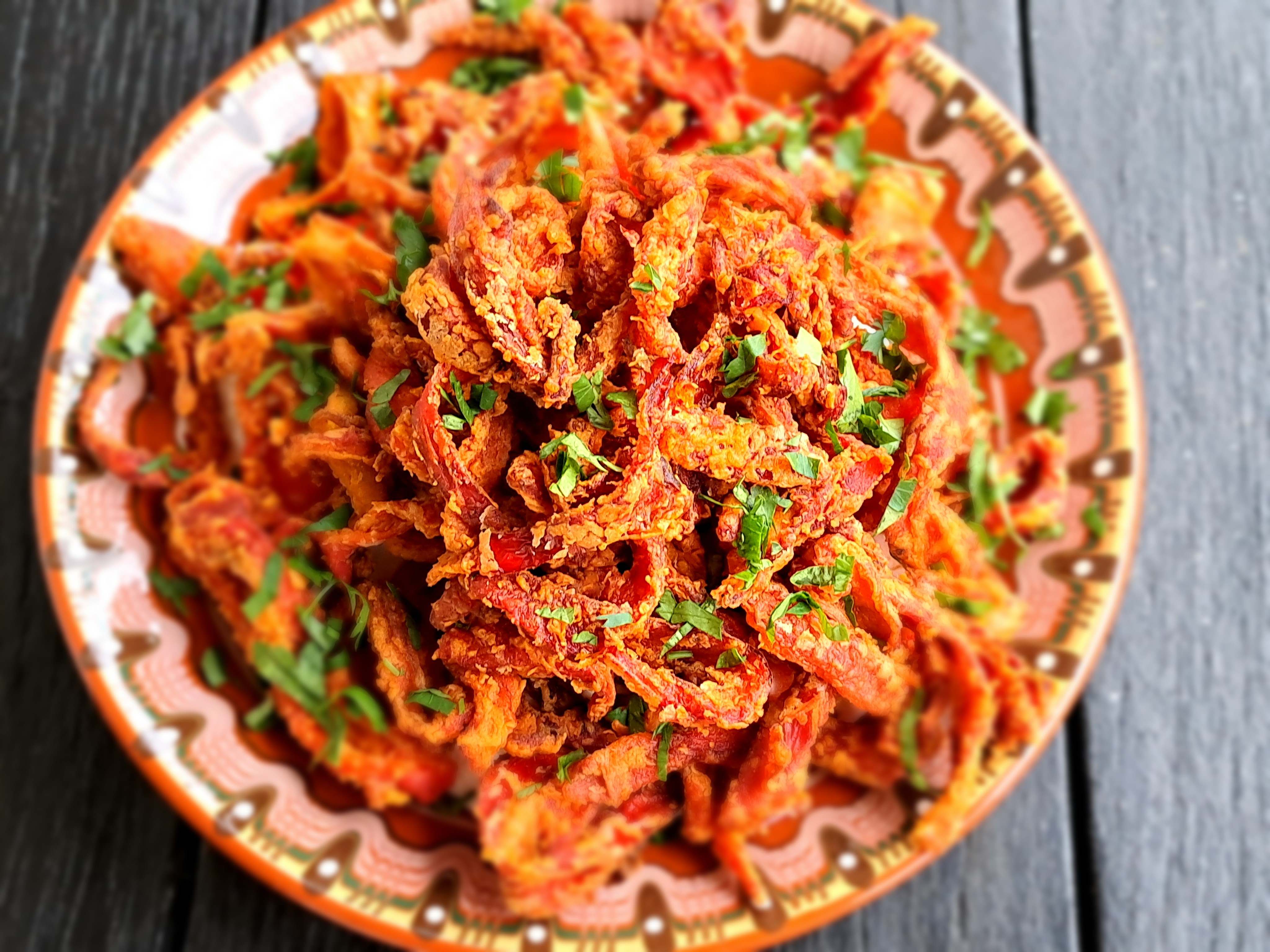 Салата пържени червени чушки