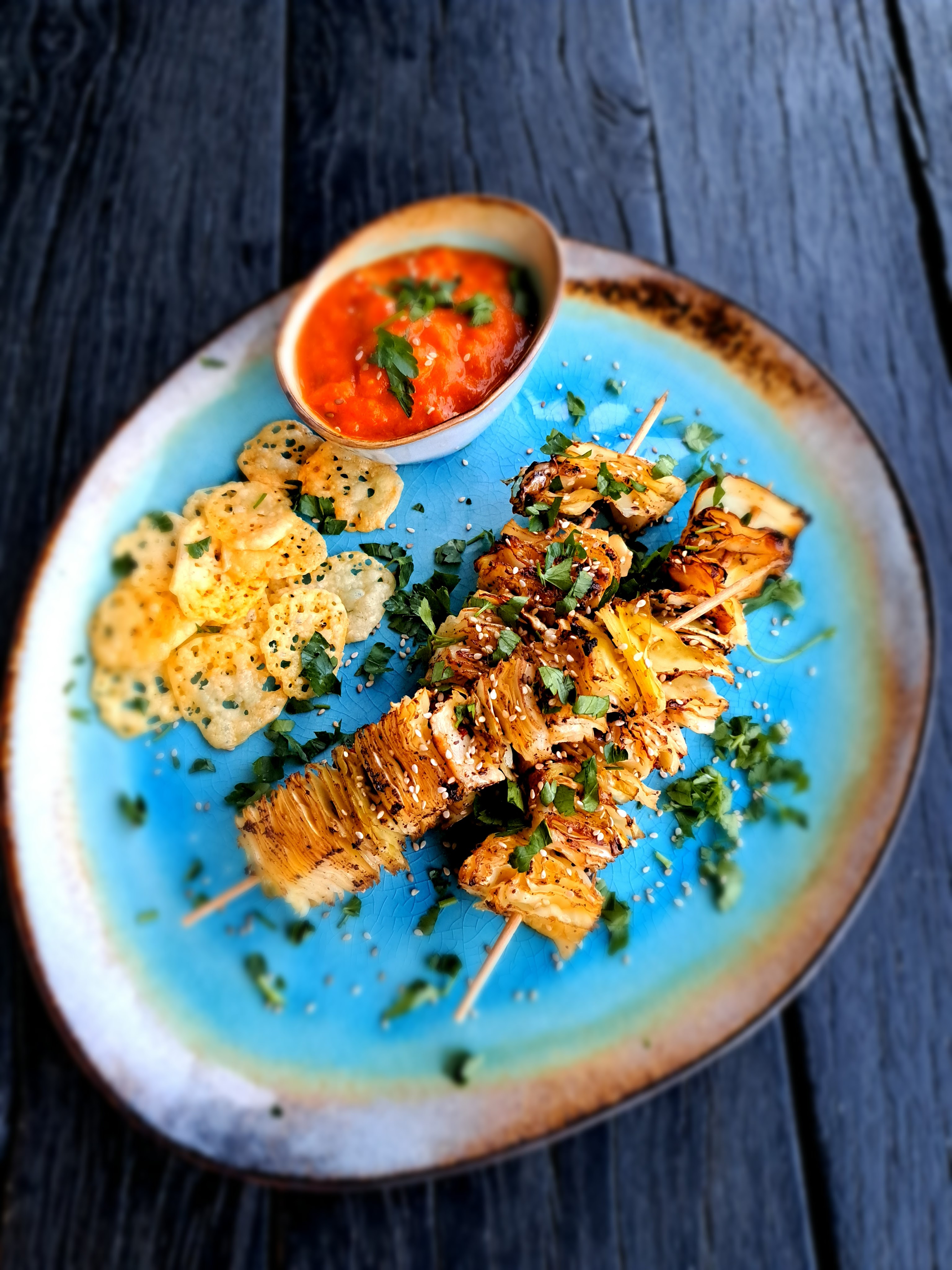 Шишчета със зеле, домашен айвар и чипс от гауда