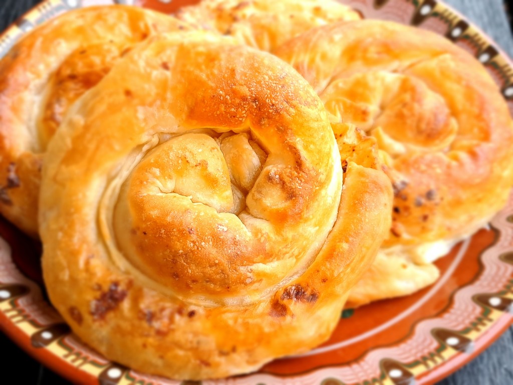 Вити банички със сирене и домашни&nbsp;кори