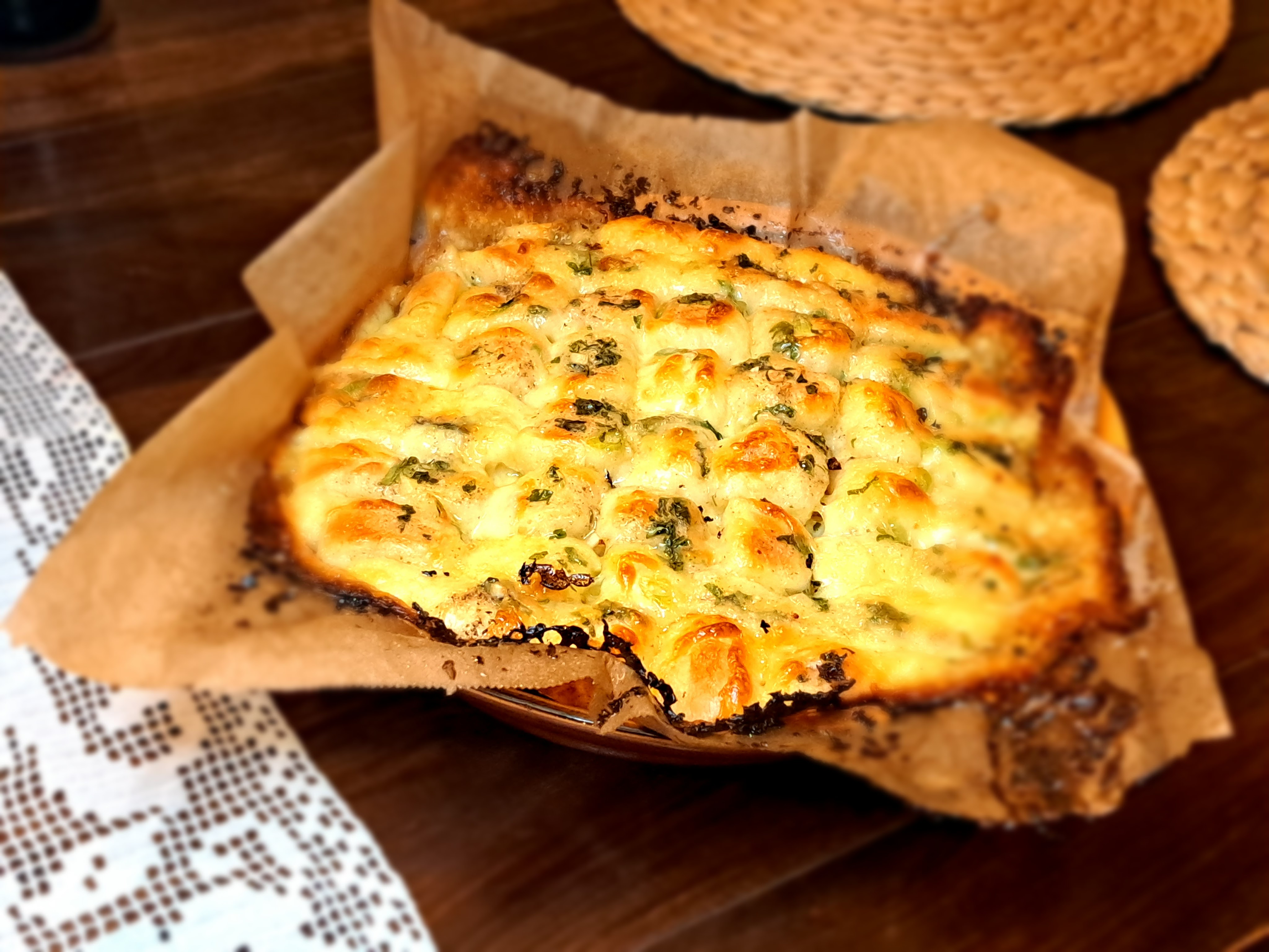 Вкусно хлебче с моцарела и чесън